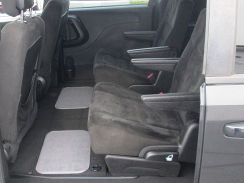 Used 2016 Dodge Grand Caravan SXT w/ UConnect Hands-Free Group image 15