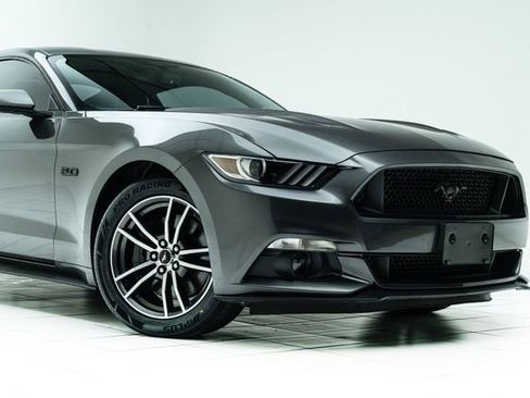 Used 2017 Ford Mustang GT image 4