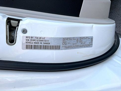 Used 2024 Chrysler Pacifica Limited FWD image 19