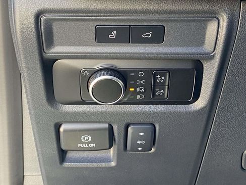 Used 2023 Ford Expedition XLT image 28