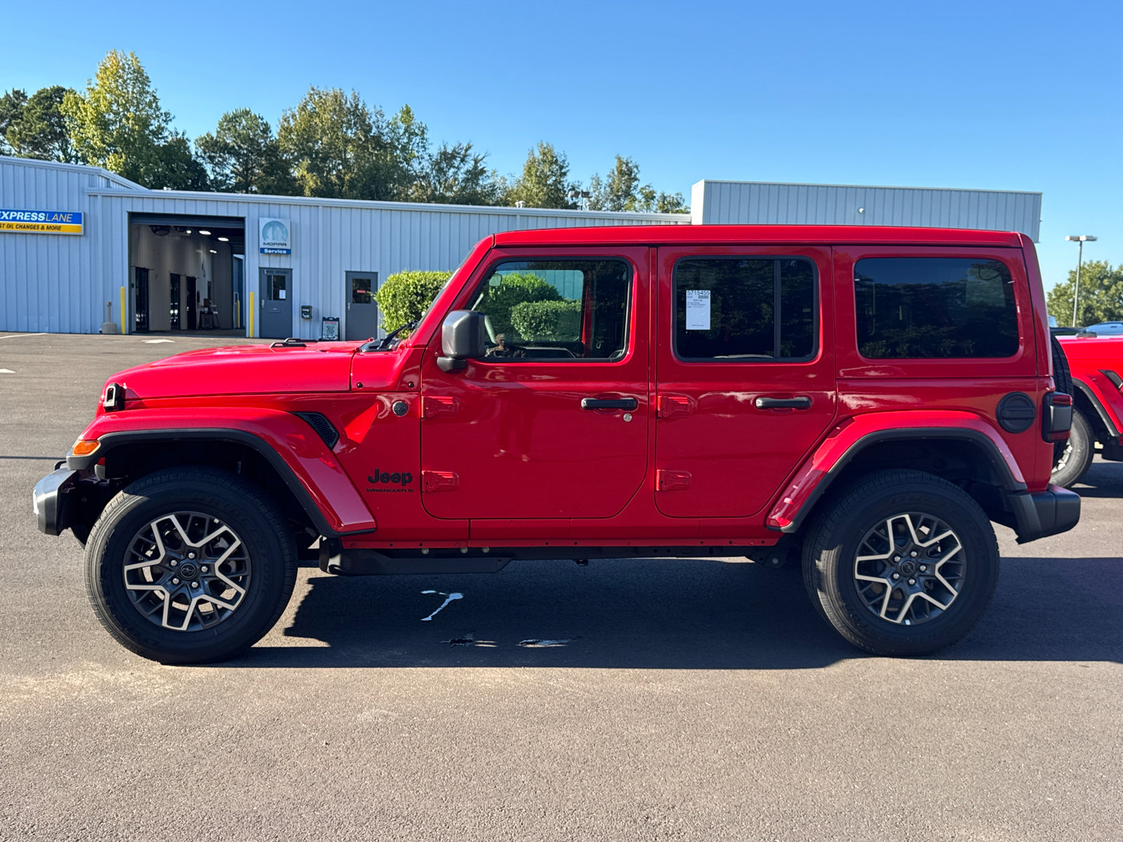 Used 2026 Jeep Wrangler Unlimited Sahara AWD/4WD image 8