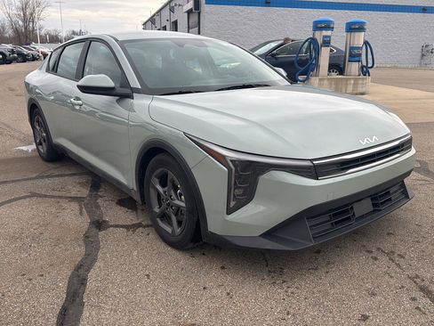 Used 2025 Kia K4 LXS image 8