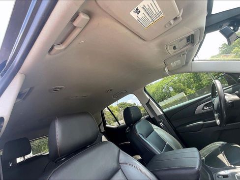 Used 2021 Chevrolet Traverse RS w/ LPO, Floor Liner Package FWD image 29