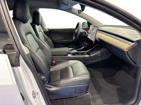 Certified 2021 Tesla Model Y Long Range AWD/4WD image 13