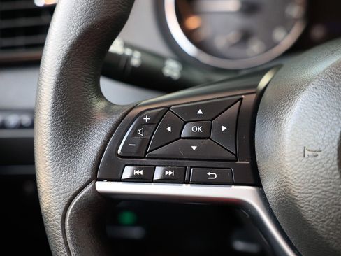 Used 2019 Nissan Rogue SV image 30