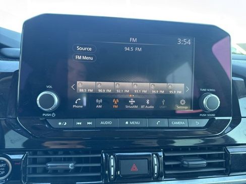 Used 2024 Nissan Pathfinder SV image 17