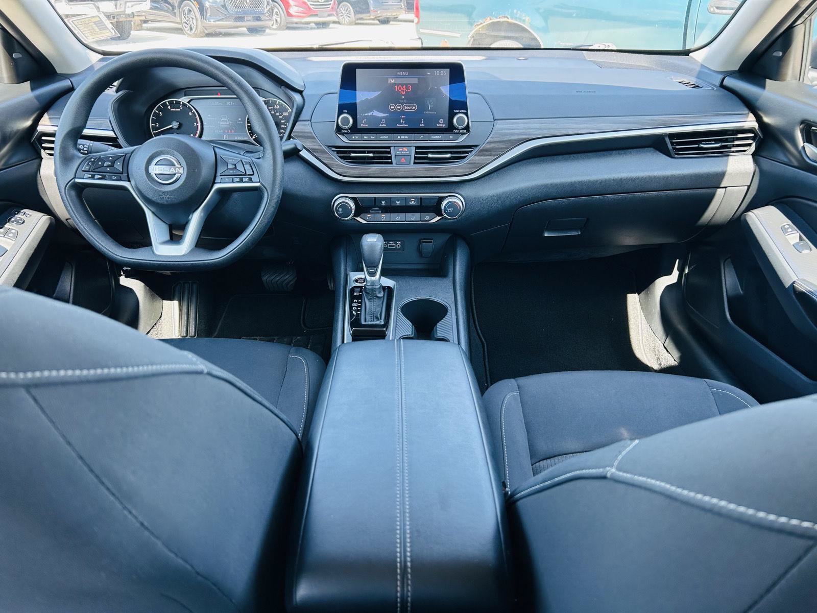 Used 2025 Nissan Altima 2.5 SV FWD image 20