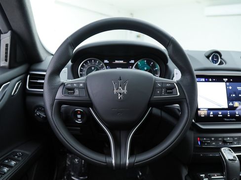 Certified 2023 Maserati Ghibli Modena RWD image 17