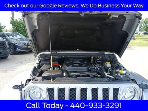 Used 2018 Jeep Wrangler Unlimited Sahara AWD/4WD image 15