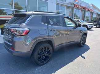 Used 2022 Jeep Compass Latitude AWD/4WD video 3