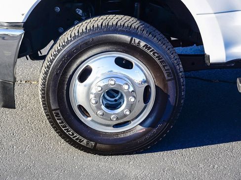 Used 2019 Ford F350 Lariat w/ Lariat Ultimate Package image 9