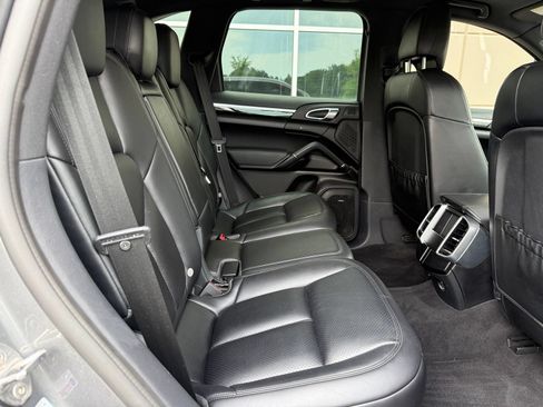 Used 2017 Porsche Cayenne S AWD/4WD image 38