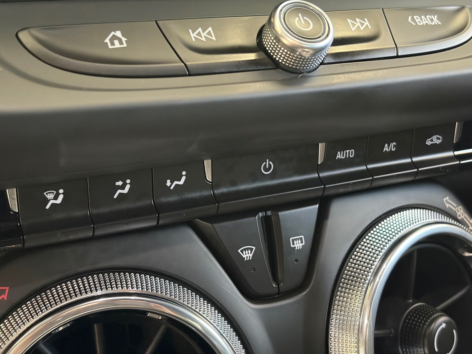 Used 2018 Chevrolet Camaro SS RWD image 27