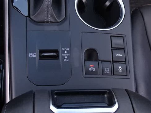 Used 2025 Toyota Highlander XLE FWD image 35