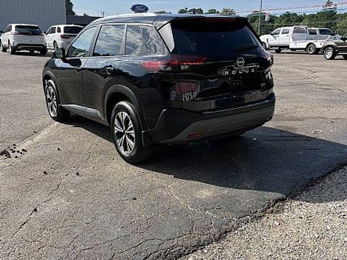 Used 2023 Nissan Rogue SV w/ SV Premium B Package FWD image 5