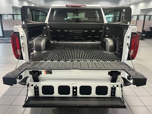 Used 2026 GMC Sierra 1500 SLT AWD/4WD image 11