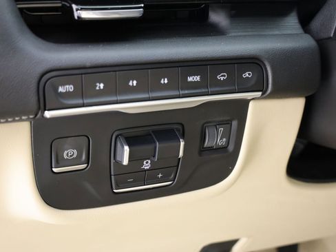 Used 2022 Cadillac Escalade ESV Premium Luxury w/ Performance Package image 26