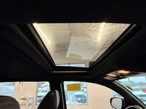 Used 2021 Toyota Tacoma Limited image 34