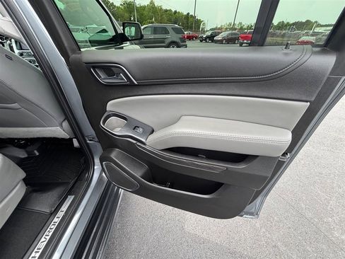 Used 2019 Chevrolet Suburban LT w/ Luxury Package image 26