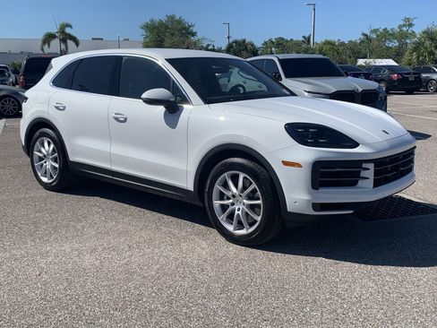 Used 2025 Porsche Cayenne image 1