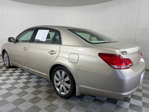 Used 2005 Toyota Avalon XLS FWD image 4