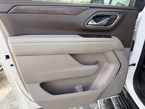 Used 2023 Chevrolet Suburban LT w/ Luxury Package image 35