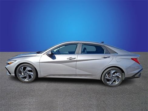 Used 2024 Hyundai Elantra Limited image 7