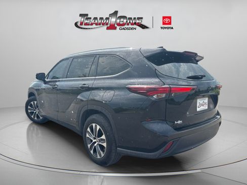 Used 2024 Toyota Highlander XLE FWD image 7