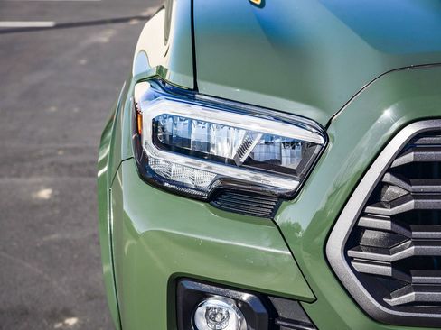 Used 2022 Toyota Tacoma TRD Sport image 12