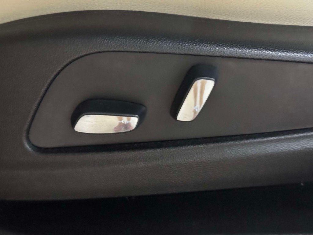 Used 2018 Cadillac XT5 FWD image 15