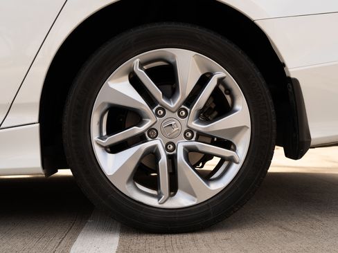 Used 2018 Honda Accord LX image 15