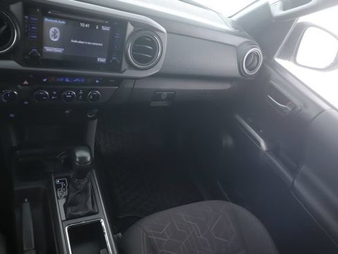 Used 2017 Toyota Tacoma SR5 AWD/4WD image 25