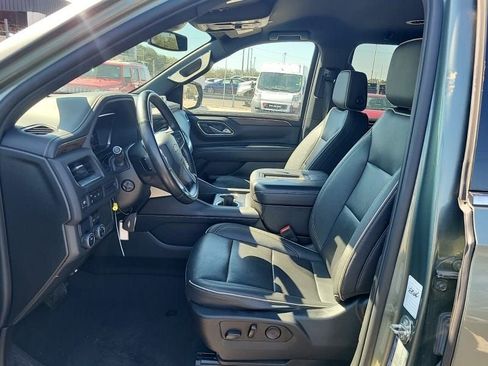 Used 2023 Chevrolet Suburban Premier image 6