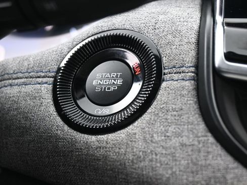 Used 2023 Jeep Compass Latitude AWD/4WD image 20