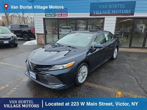 Used 2019 Toyota Camry XLE image 1