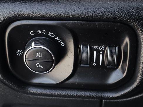 Used 2019 RAM 1500 Laramie AWD/4WD image 26