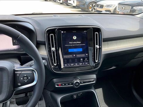 Used 2023 Volvo XC40 B4 Plus w/ Protection Package Premier image 9