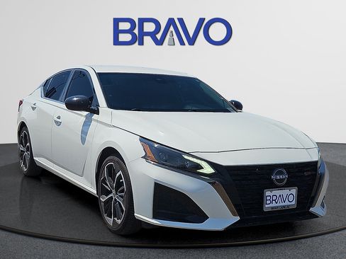 Used 2024 Nissan Altima 2.5 SR FWD image 6