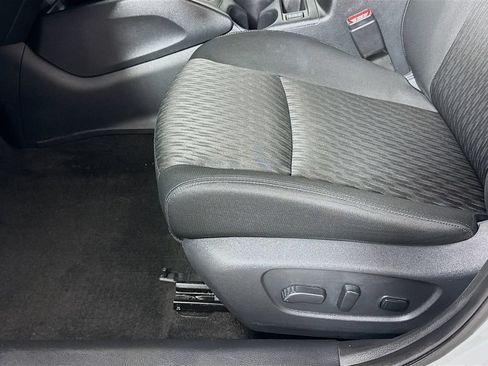 Used 2018 Nissan Rogue SV w/ Premium Package AWD/4WD image 17