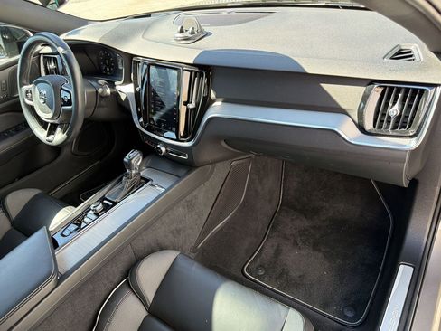 Used 2019 Volvo S60 T5 R-Design image 31