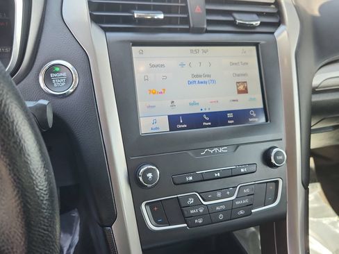 Used 2020 Ford Fusion SE FWD image 24