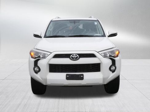 Used 2017 Toyota 4Runner SR5 Premium RWD image 2
