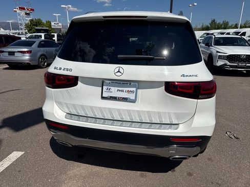 Used 2022 Mercedes-Benz GLB 250 4MATIC image 11