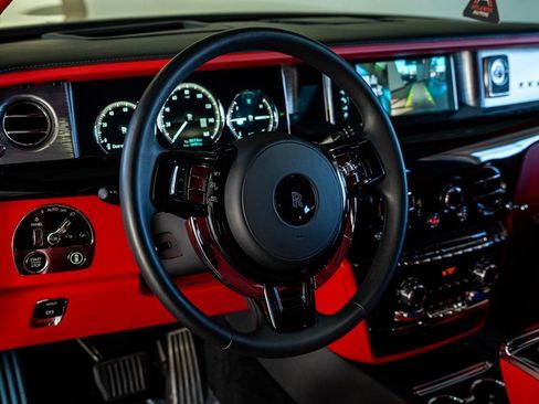 Used 2022 Rolls-Royce Phantom Sedan image 38