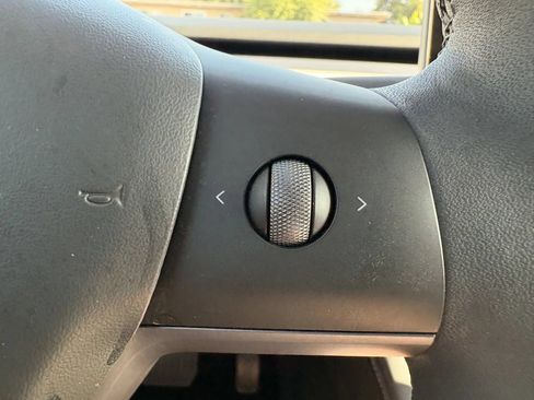 Used 2024 Tesla Model Y Long Range RWD image 17