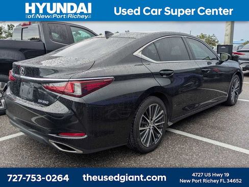 Used 2022 Lexus ES 350 w/ Premium Package FWD image 2