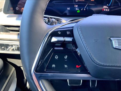 New 2026 Cadillac Vistiq Platinum image 24