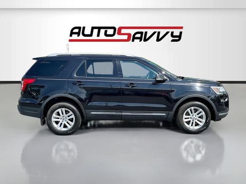 Used 2019 Ford Explorer XLT w/ Equipment Group 202A AWD/4WD image 8