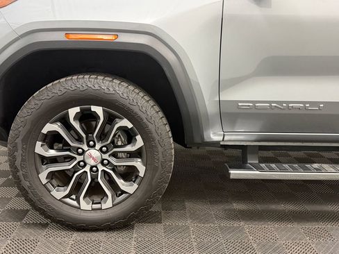Used 2025 GMC Canyon Denali AWD/4WD image 12