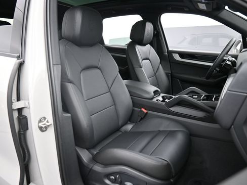 Certified 2026 Porsche Cayenne E-Hybrid AWD/4WD image 32